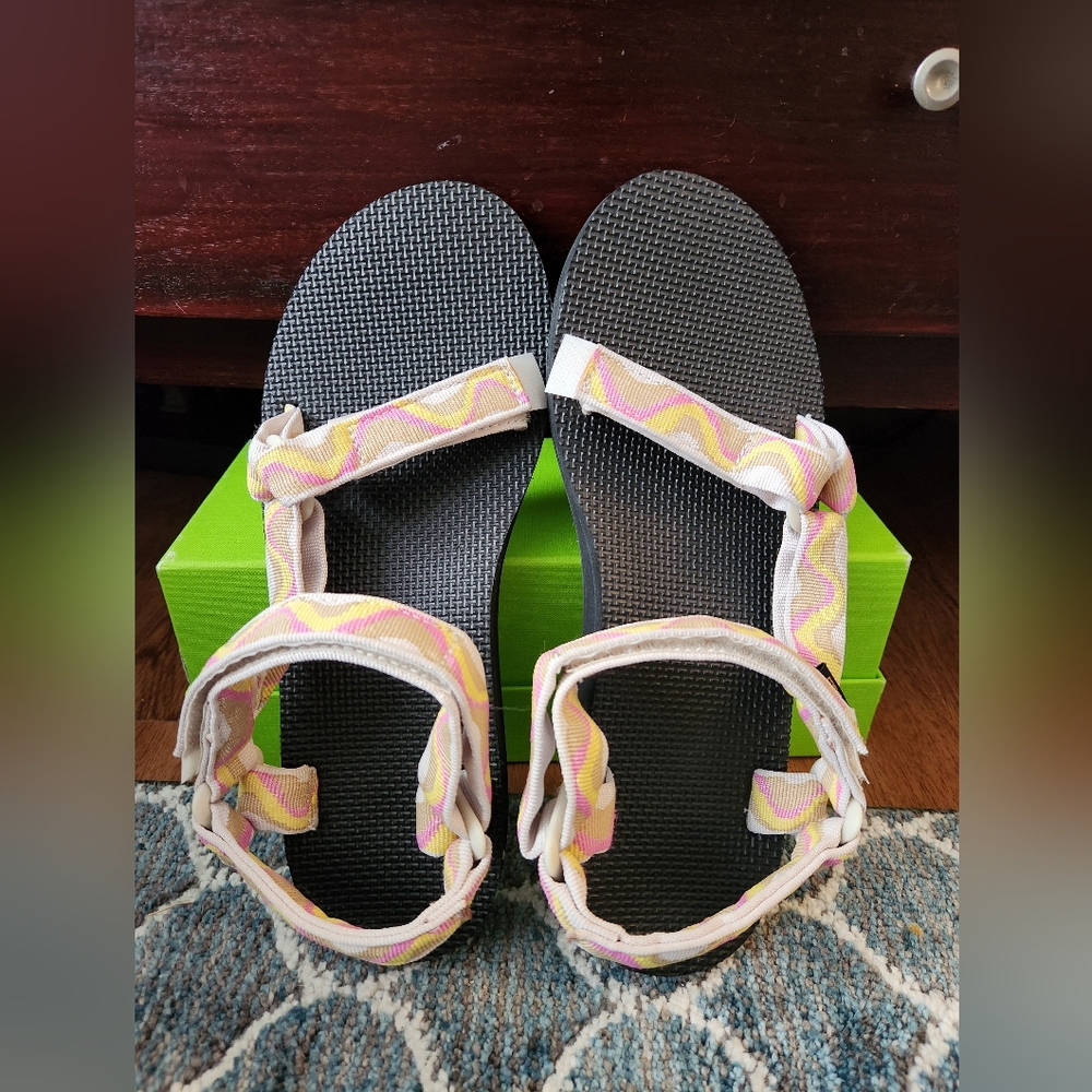 NWT Teva Sandals Women's 10
